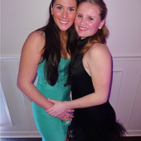 Meet your Posher, Abigail - Picture 2 of 3